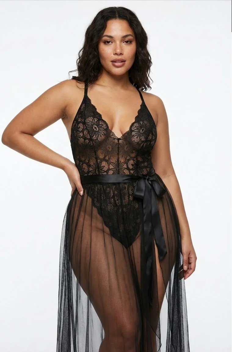 LunaIntim Siyah Transparan Maxi Gecelik Derin Yırtmaçlı Tül Tasarım - Model Üzerinde